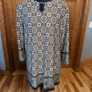 Gray and White Patterned Tunic Top